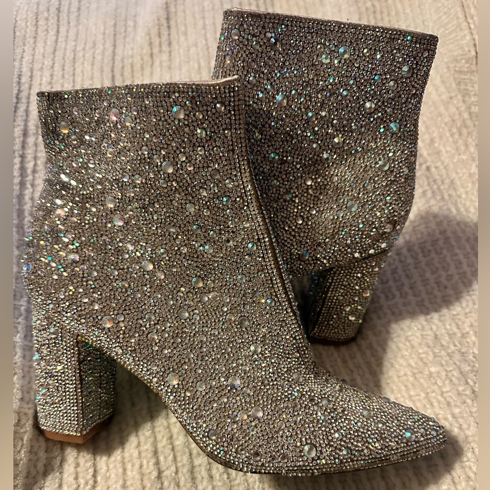 Betsey Johnson Rhinestone size 7